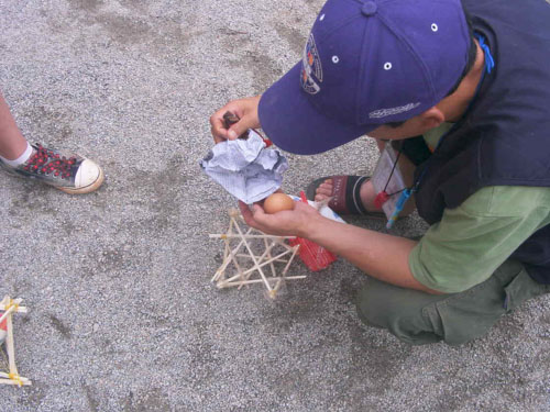 계란 살리기대회 장면 